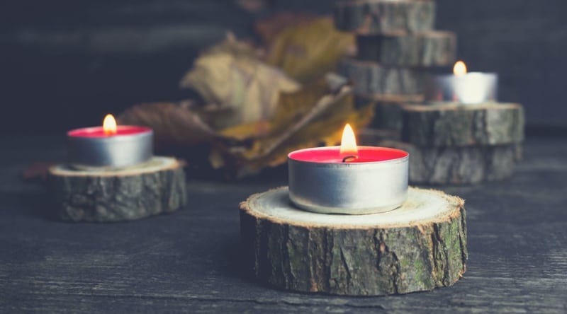 Easy to make Christmas centerpiece idea: candles on log slices